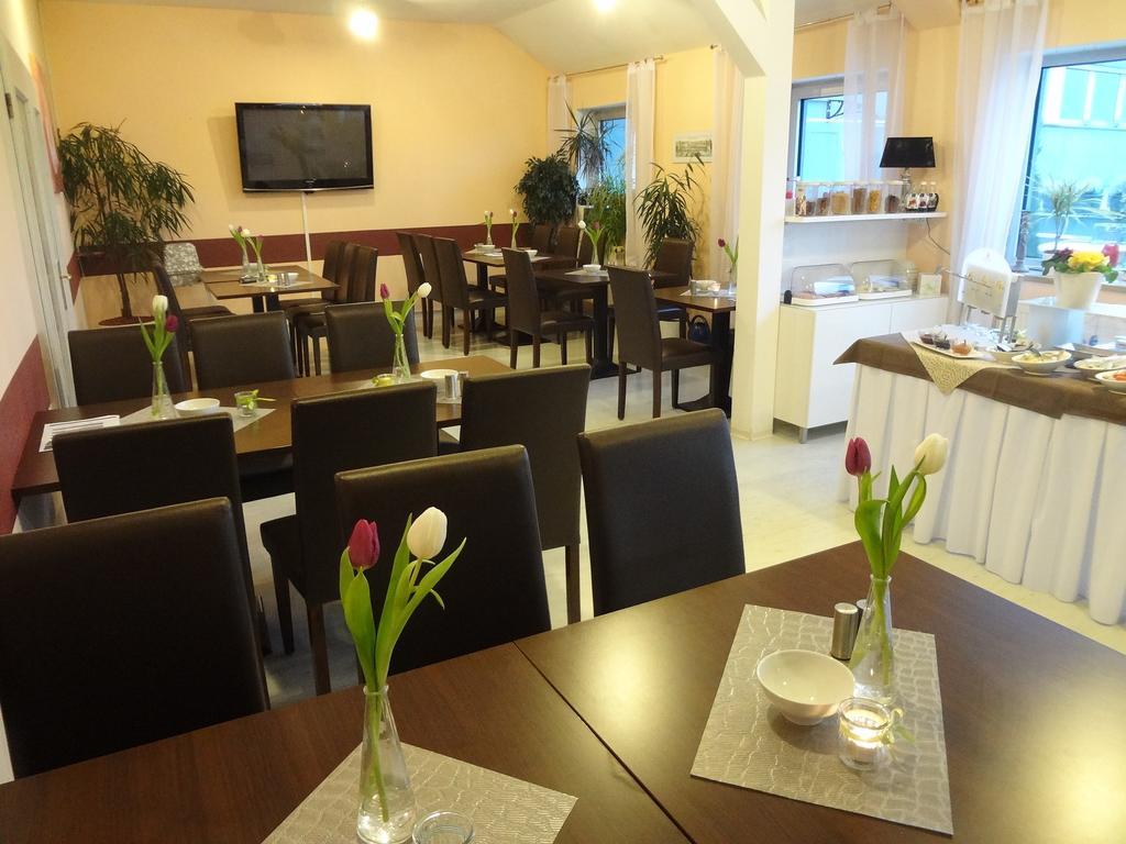 Hotel Amy Ratyzbona Zewnętrze zdjęcie