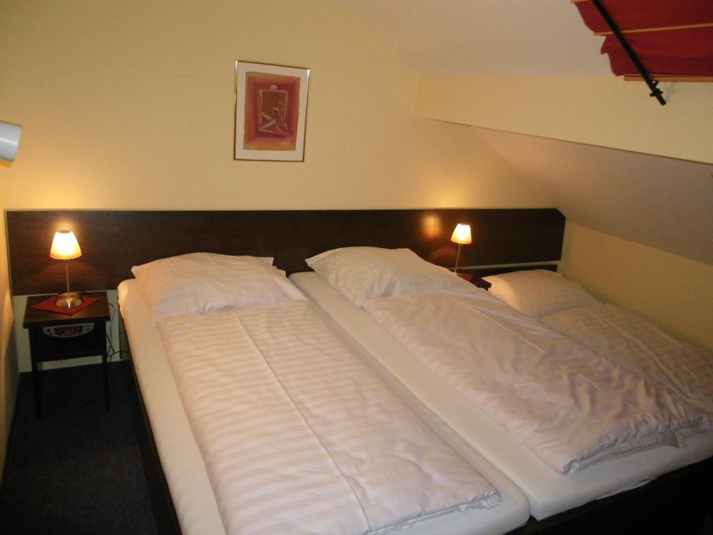 Hotel Amy Ratyzbona Zewnętrze zdjęcie